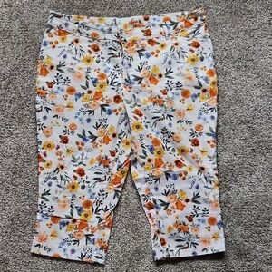 EUC St. John's Secretly Slender Capris - Size 16W